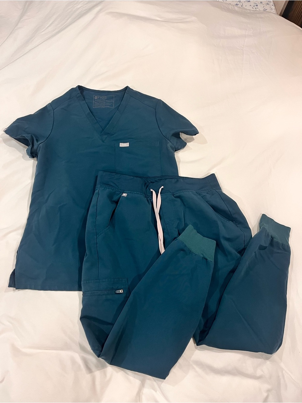 FIGS scrub set